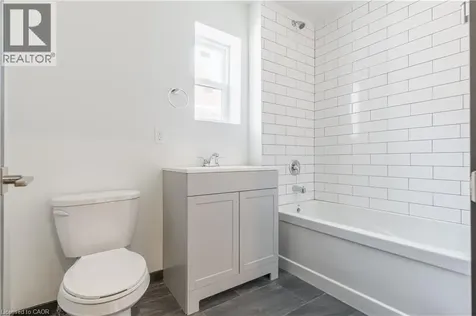 32 Britannia Avenue Hamilton ON L8H 1W4