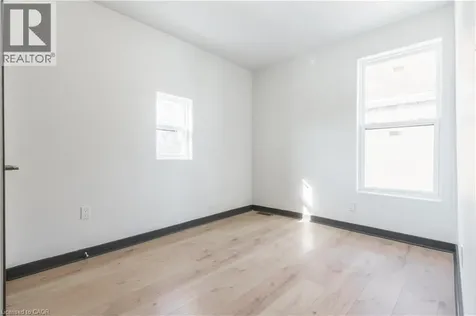 32 Britannia Avenue Hamilton ON L8H 1W4