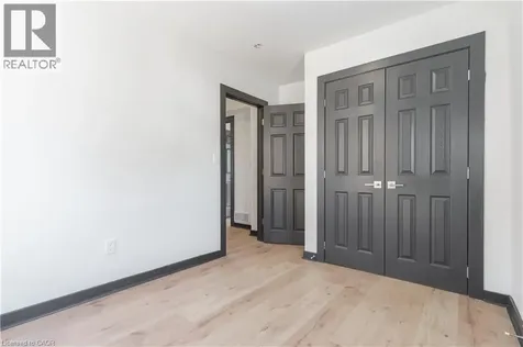 32 Britannia Avenue Hamilton ON L8H 1W4