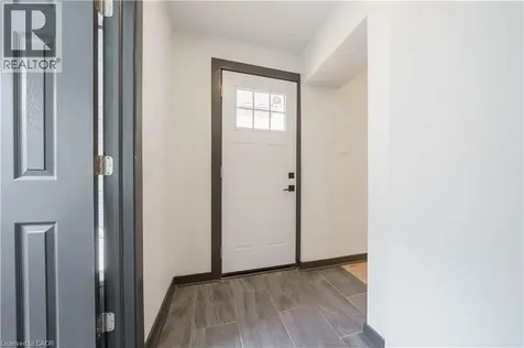 32 Britannia Avenue Hamilton ON L8H 1W4