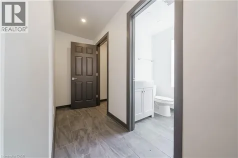 32 Britannia Avenue Hamilton ON L8H 1W4
