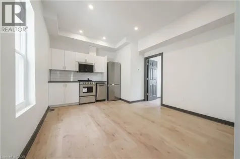 32 Britannia Avenue Hamilton ON L8H 1W4