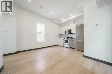 32 Britannia Avenue Hamilton ON L8H 1W4