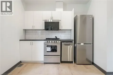 32 Britannia Avenue Hamilton ON L8H 1W4