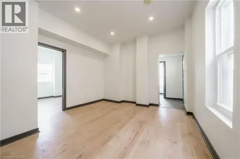 32 Britannia Avenue Hamilton ON L8H 1W4