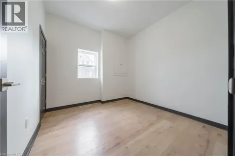 32 Britannia Avenue Hamilton ON L8H 1W4