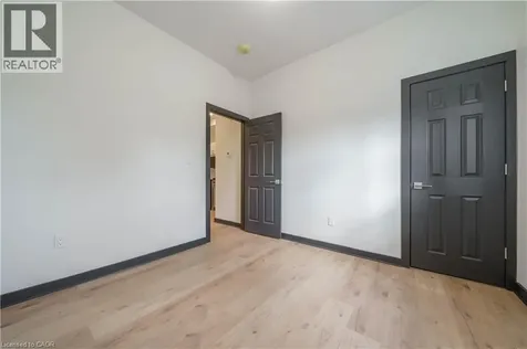32 Britannia Avenue Hamilton ON L8H 1W4