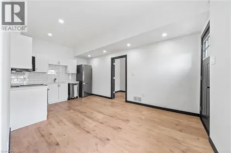 32 Britannia Avenue Hamilton ON L8H 1W4