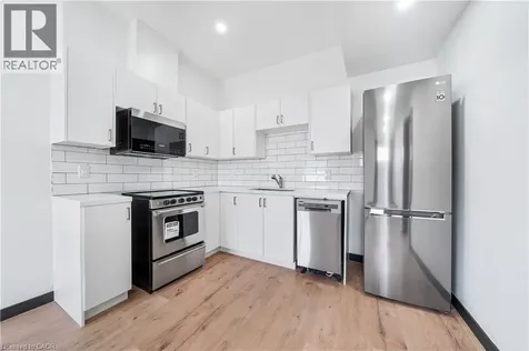 32 Britannia Avenue Hamilton ON L8H 1W4