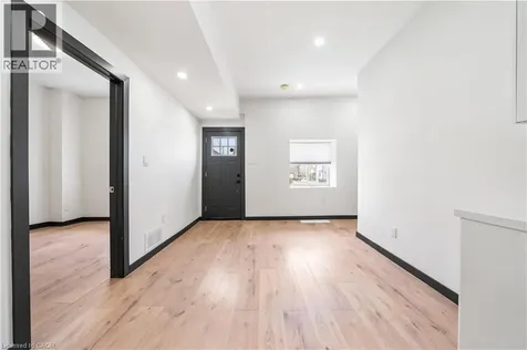 32 Britannia Avenue Hamilton ON L8H 1W4