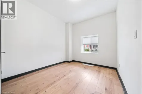 32 Britannia Avenue Hamilton ON L8H 1W4