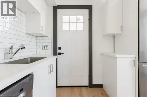 32 Britannia Avenue Hamilton ON L8H 1W4