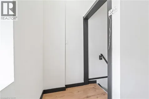 32 Britannia Avenue Hamilton ON L8H 1W4