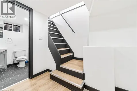 32 Britannia Avenue Hamilton ON L8H 1W4