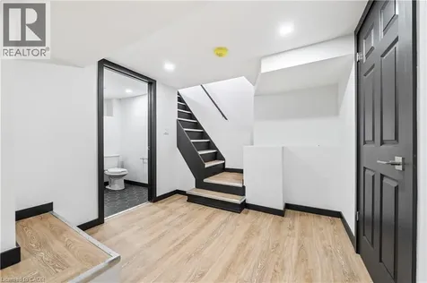 32 Britannia Avenue Hamilton ON L8H 1W4