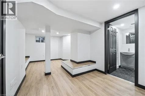 32 Britannia Avenue Hamilton ON L8H 1W4