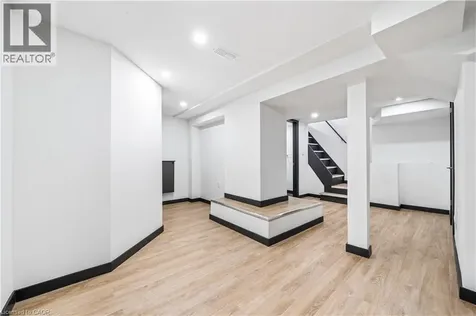 32 Britannia Avenue Hamilton ON L8H 1W4