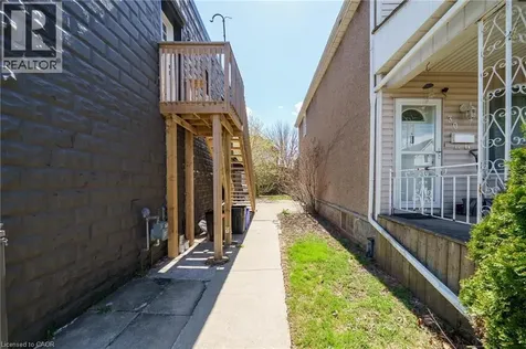 32 Britannia Avenue Hamilton ON L8H 1W4