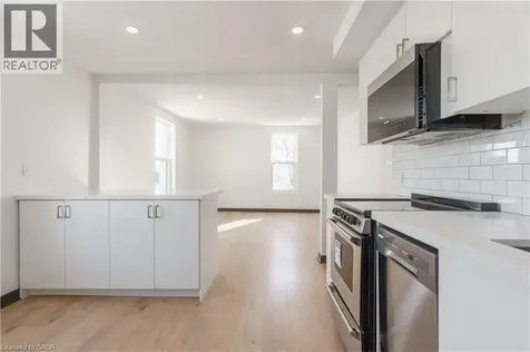 32 Britannia Avenue Hamilton ON L8H 1W4