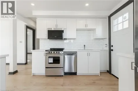 32 Britannia Avenue Hamilton ON L8H 1W4