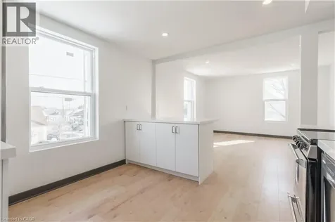 32 Britannia Avenue Hamilton ON L8H 1W4