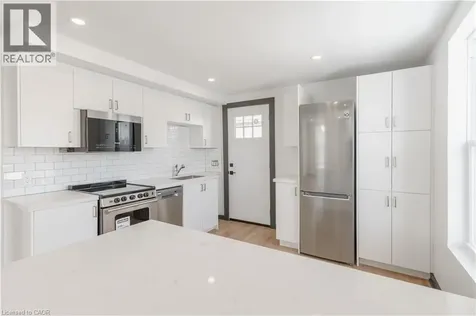 32 Britannia Avenue Hamilton ON L8H 1W4