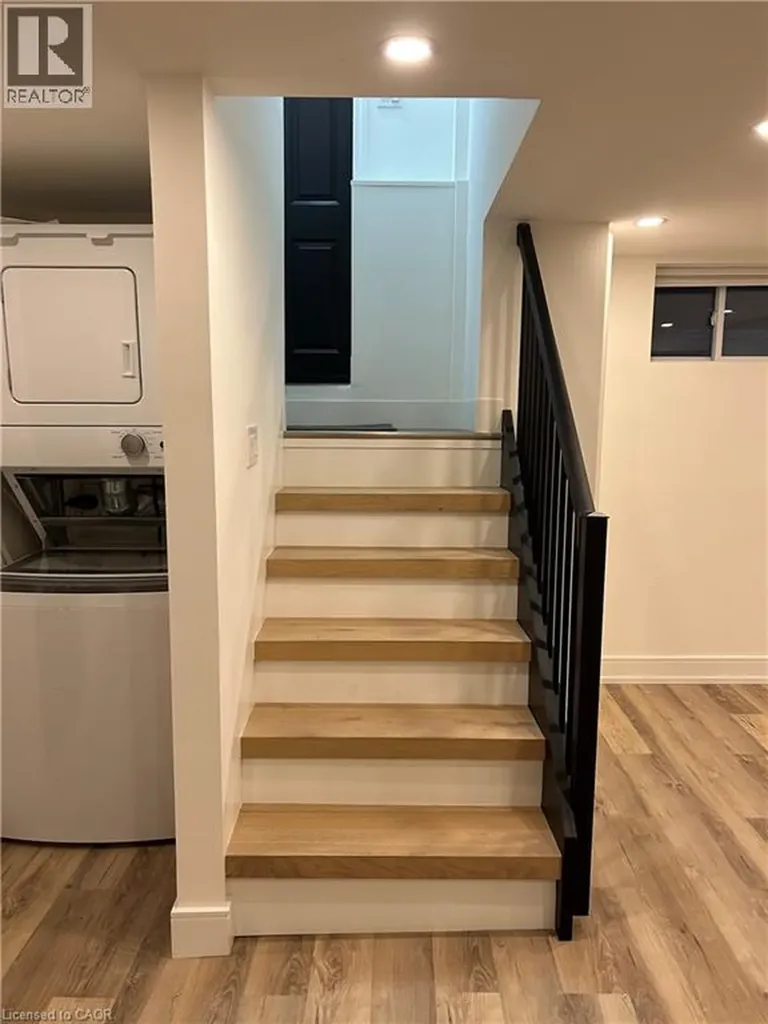 35 Barnesdale Avenue North Hamilton ON L8L 6R7