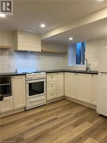 35 Barnesdale Avenue North Hamilton ON L8L 6R7