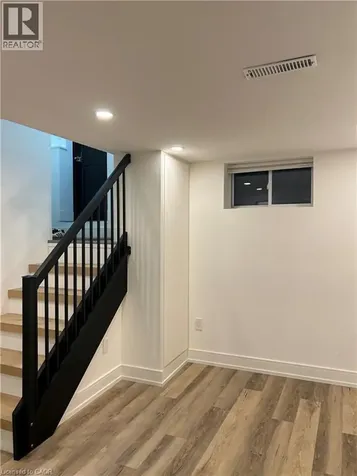 35 Barnesdale Avenue North Hamilton ON L8L 6R7