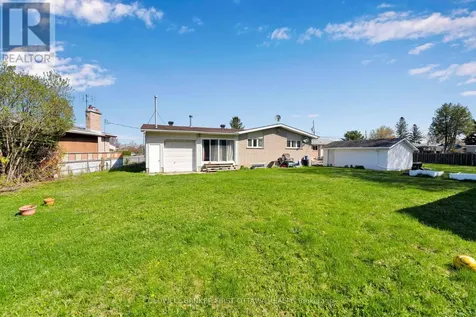 876 Balsam Drive Ottawa ON K1E 1B5