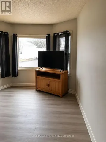 23 Barnes Street St. Thomas ON N5R 2V4