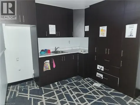 18 Ainslie Street South Cambridge ON N1R 3K1