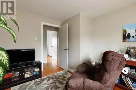 14 Brentwood Crescent London North (north J) ON N6G 1X2