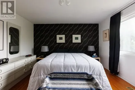 14 Brentwood Crescent London North (north J) ON N6G 1X2