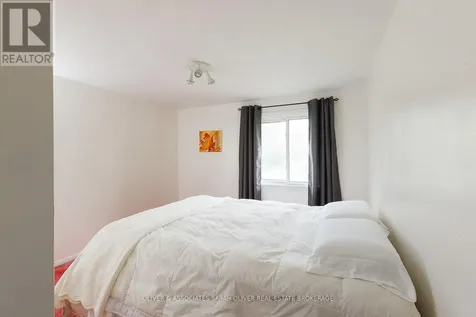 14 Brentwood Crescent London North (north J) ON N6G 1X2