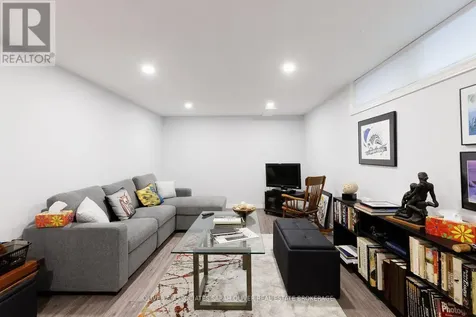 14 Brentwood Crescent London North (north J) ON N6G 1X2