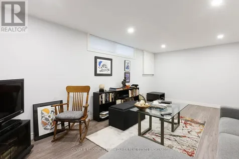14 Brentwood Crescent London North (north J) ON N6G 1X2