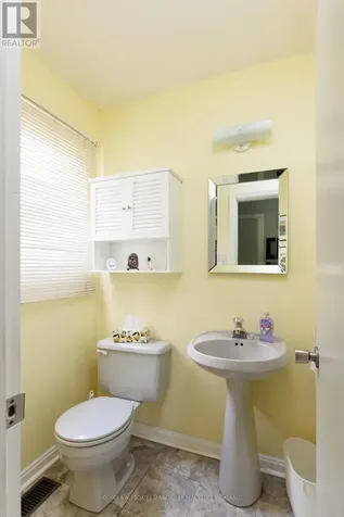 14 Brentwood Crescent London North (north J) ON N6G 1X2