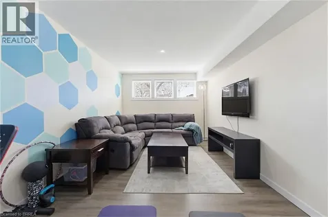 60 St. Patrick's Drive Brantford ON N3T 6L4