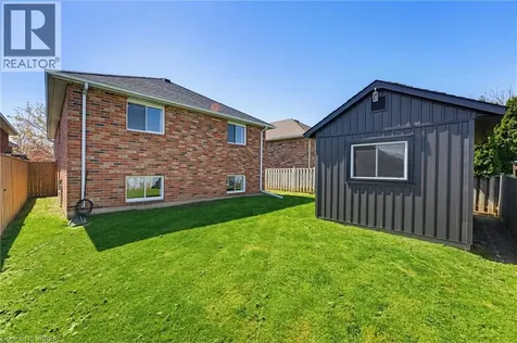 60 St. Patrick's Drive Brantford ON N3T 6L4