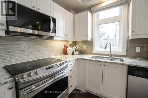 323 Winona Avenue Ottawa ON K1Z 5H3