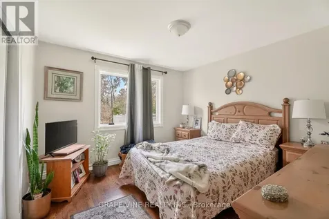 46 Macfarlane Road Ottawa ON K2E 6V5