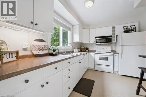 255 Camelot Court Waterloo ON N2K 3G1