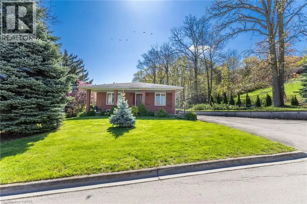 84 Homeside Avenue Hamilton ON L8G 3H1