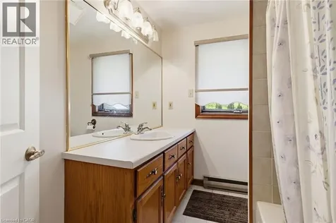 84 Homeside Avenue Hamilton ON L8G 3H1