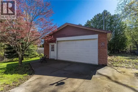 84 Homeside Avenue Hamilton ON L8G 3H1