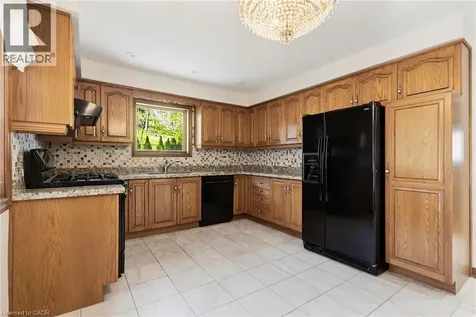 84 Homeside Avenue Hamilton ON L8G 3H1