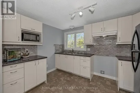 73 Southpark Drive Ottawa ON K1B 3B5