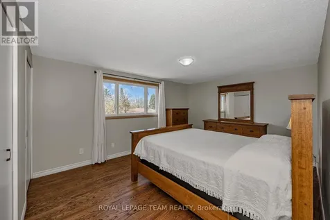 73 Southpark Drive Ottawa ON K1B 3B5