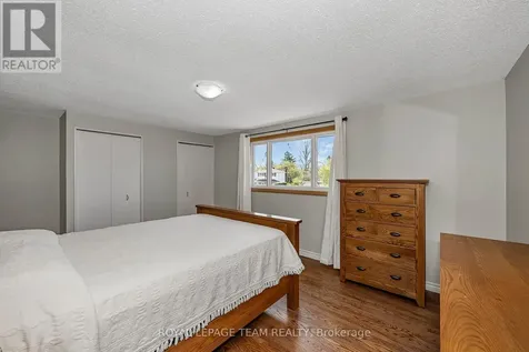 73 Southpark Drive Ottawa ON K1B 3B5